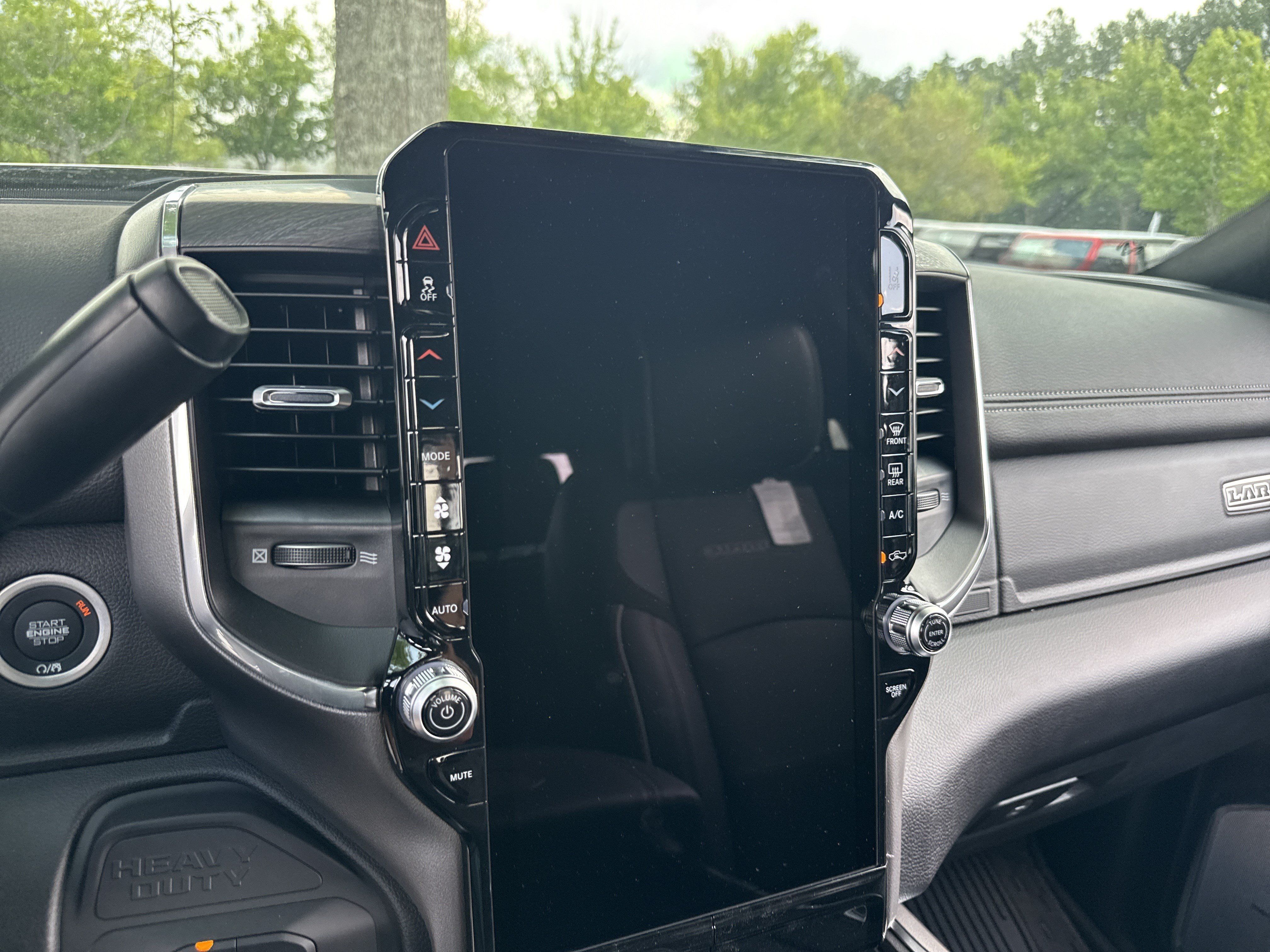 New 2026 RAM 3500 Laramie AWD/4WD image 28
