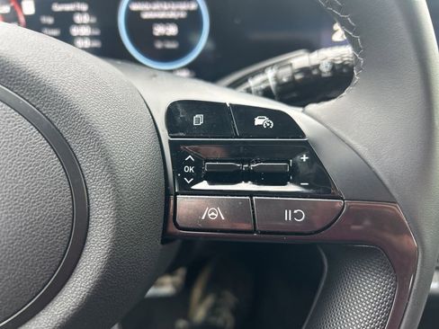 Used 2025 Hyundai Elantra SEL image 13