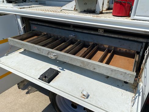 Used 2011 Ford F550 2WD Regular Cab Super Duty w/ Payload Upgrade Pkg image 31