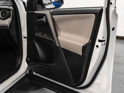 Used 2018 Toyota RAV4 XLE w/ Plus Extra Value Package image 41