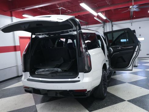Used 2023 Cadillac Escalade Sport Platinum w/ LPO, ONYX Package AWD/4WD image 35