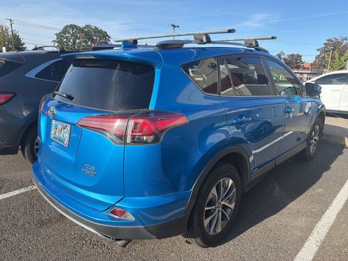 Used 2017 Toyota RAV4 XLE w/ All Weather Liner Package AWD/4WD image 4