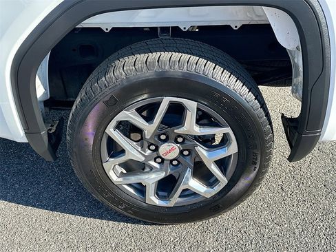 Used 2025 GMC Sierra 1500 SLE image 24