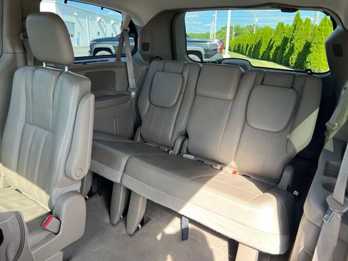 Used 2013 Chrysler Town & Country Touring-L w/ Driver Convenience Group FWD image 26