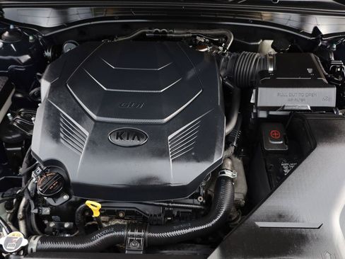 Used 2017 Kia Cadenza Premium FWD image 10