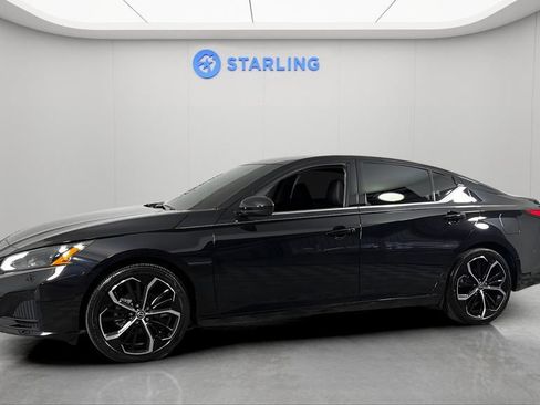 Used 2024 Nissan Altima 2.5 SR FWD image 2