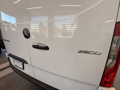 Used 2025 Mercedes-Benz Sprinter 2500 image 9