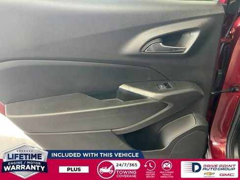 Used 2025 Chevrolet Trax LT FWD image 23