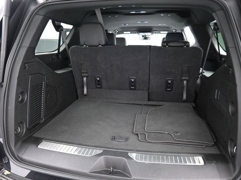 Used 2025 Chevrolet Suburban RST RWD image 13