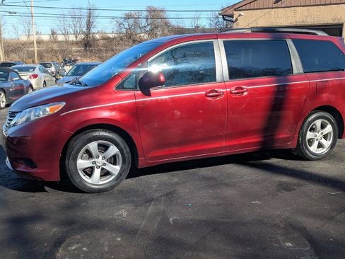 Used 2011 Toyota Sienna LE w/ Towing Pkg image 20