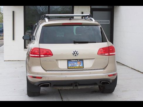 Used 2016 Volkswagen Touareg TDI image 7