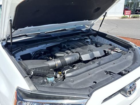 Used 2016 Toyota 4Runner SR5 AWD/4WD image 7