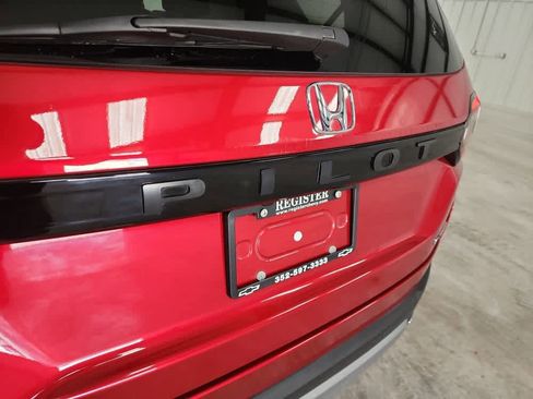 Used 2025 Honda Pilot Touring image 14
