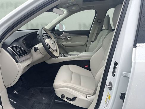 Used 2023 Volvo XC90 B5 Plus w/ Protection Package Premier AWD/4WD image 9