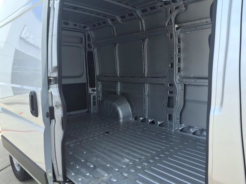 Used 2025 RAM ProMaster 2500 w/ Premium Convenience Group FWD image 25