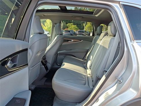 Used 2022 Lincoln Nautilus Reserve image 11