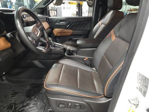 Used 2024 GMC Canyon AT4 w/ AT4 Premium Package AWD/4WD image 14