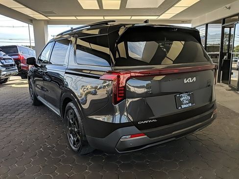 Used 2025 Kia Carnival SX Prestige image 7