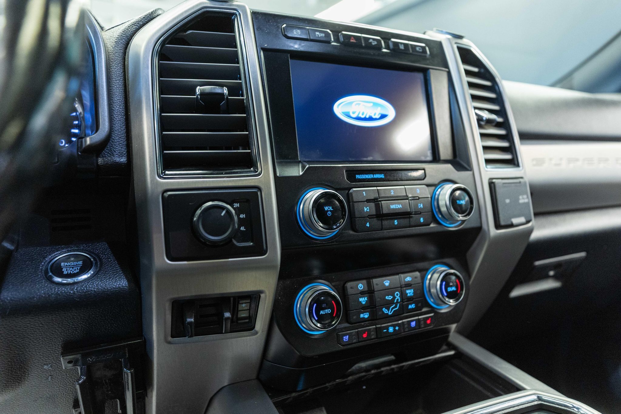 Used 2019 Ford F450 Platinum w/ Platinum Ultimate Package AWD/4WD image 13