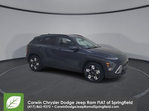 Used 2025 Hyundai Kona SEL image 2