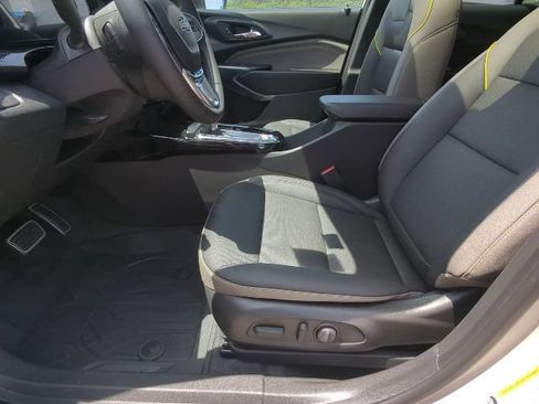 New 2026 Chevrolet Trax ACTIV w/ Sunroof Package FWD image 10