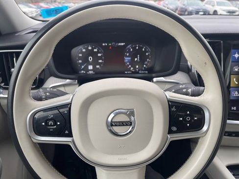 Used 2022 Volvo S60 B5 Inscription image 28