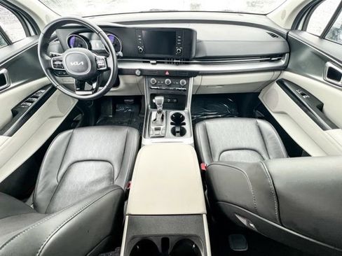 Certified 2024 Kia Carnival LX image 13