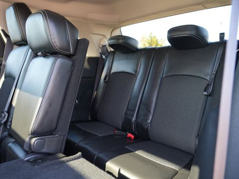 Used 2019 Dodge Journey Crossroad w/ Nav & Sun Group AWD/4WD image 25