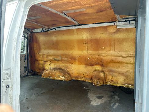 Used 2009 Ford E-350 and Econoline 350 Super Duty image 14