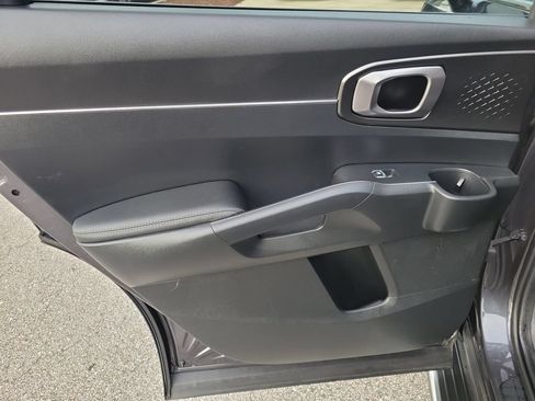 Used 2022 Kia Sorento S FWD image 18