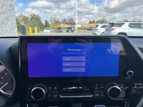 Certified 2024 Toyota Highlander XLE image 27