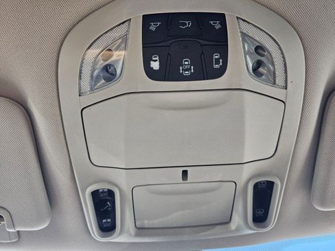 Used 2017 Chrysler Pacifica Limited FWD image 40
