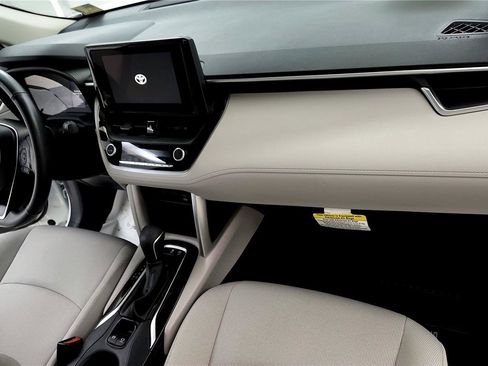 Certified 2023 Toyota Corolla Cross LE image 28