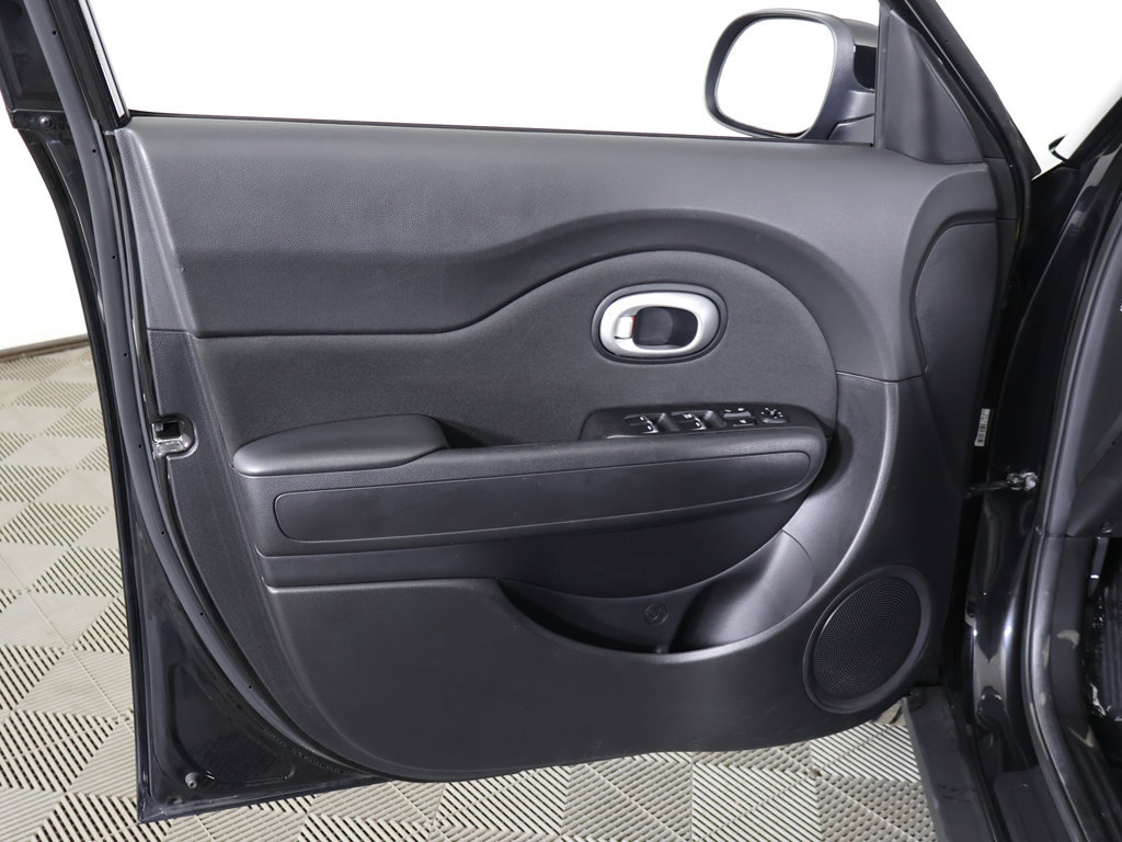 Used 2018 Kia Soul FWD image 17