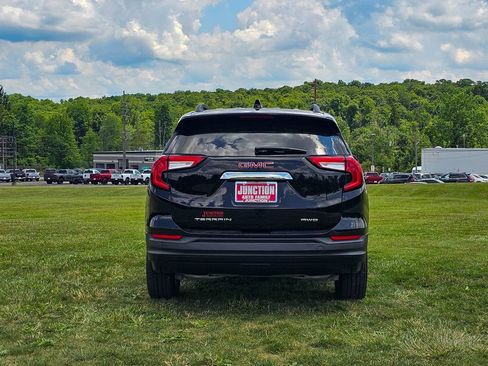 Used 2023 GMC Terrain SLE w/ Driver Convenience Package AWD/4WD image 4