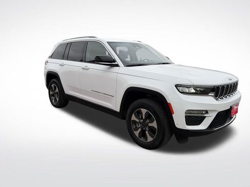 Used 2022 Jeep Grand Cherokee Limited 4xe w/ Luxury Tech Group II AWD/4WD image 11