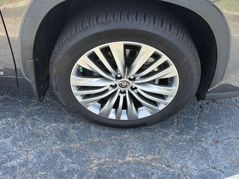 Used 2022 Toyota Highlander Platinum AWD/4WD image 41