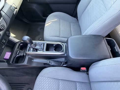 Used 2022 Toyota Tacoma SR5 RWD image 19