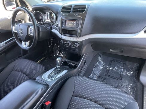 Used 2019 Dodge Journey SE w/ Connectivity Group FWD image 12