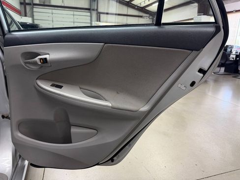 Used 2012 Toyota Corolla LE FWD image 14