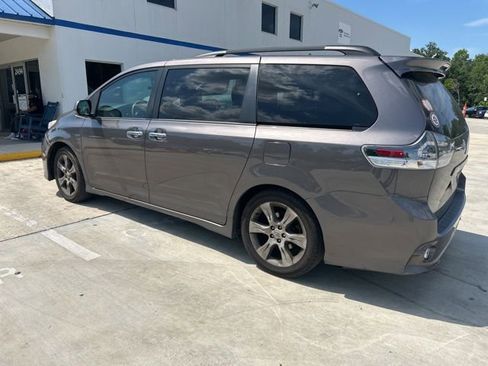 Used 2013 Toyota Sienna SE FWD image 8
