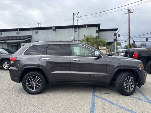 Used 2017 Jeep Grand Cherokee Limited w/ Luxury Group II image 2