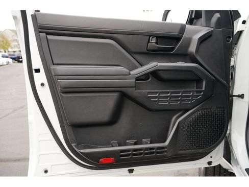 Used 2024 Toyota Tacoma SR image 17