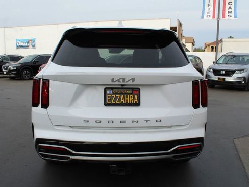 Used 2022 Kia Sorento EX w/ Panoramic Sunroof Package image 4