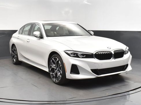 Certified 2025 BMW 330i Sedan w/ Premium Package image 9