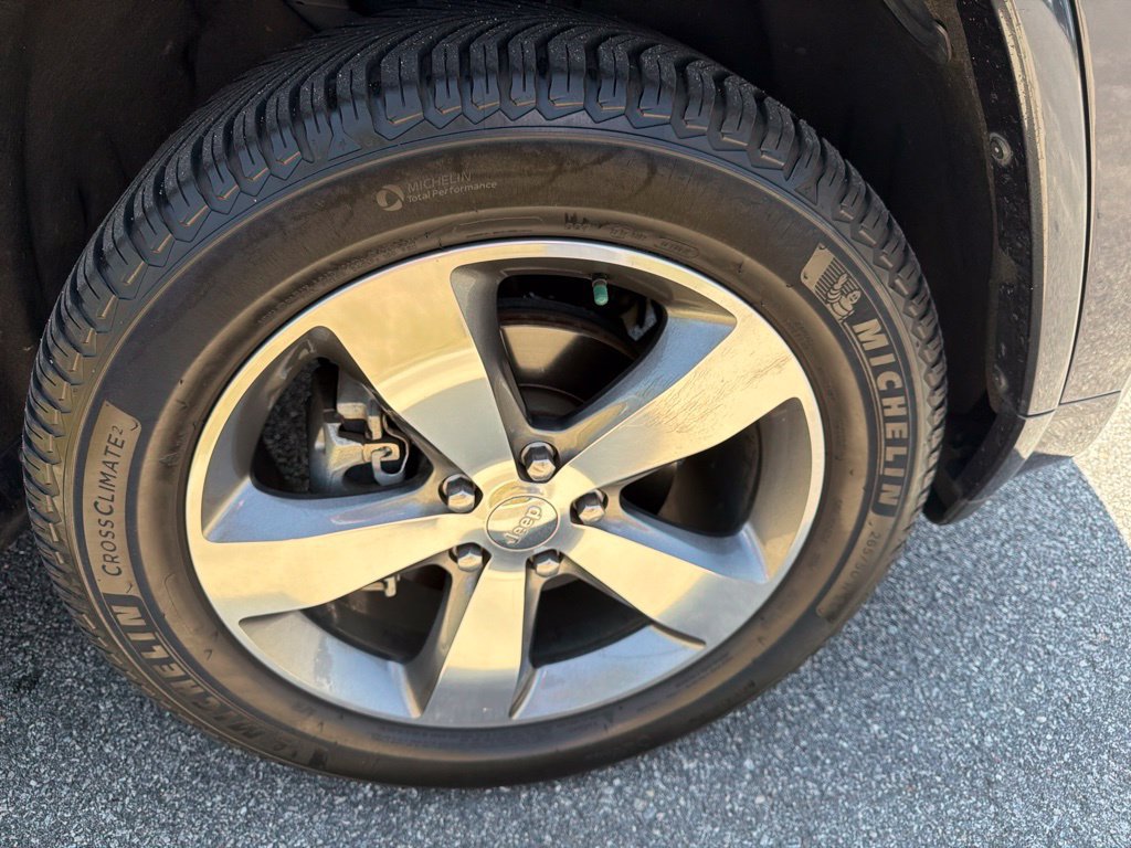 Used 2015 Jeep Grand Cherokee Overland AWD/4WD image 4