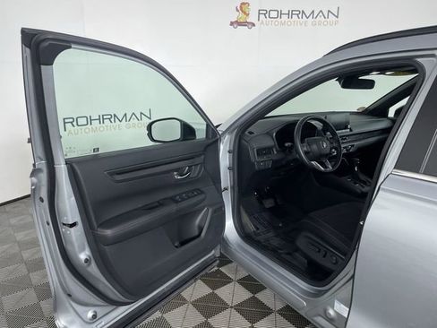 Used 2025 Honda CR-V Sport image 17