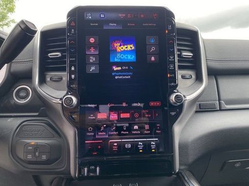 New 2025 RAM 3500 Laramie AWD/4WD image 11