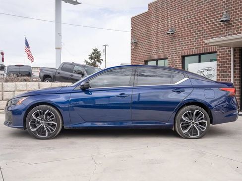 Used 2024 Nissan Altima 2.5 SR image 3