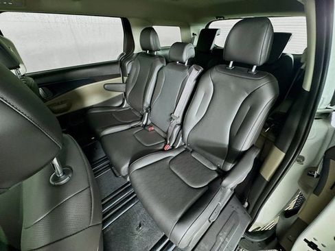 New 2026 Kia Carnival image 24